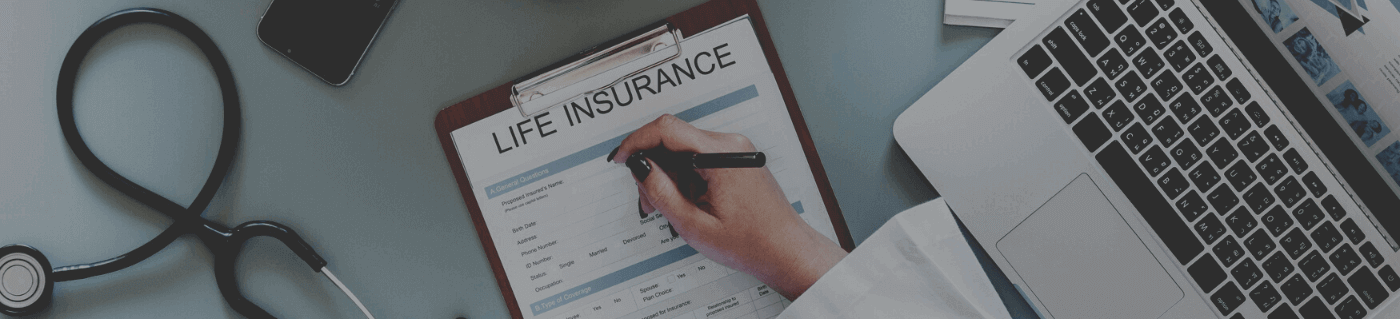 Insurance Analytics symbolisiert mit der Analyse einer Lebensversicherung